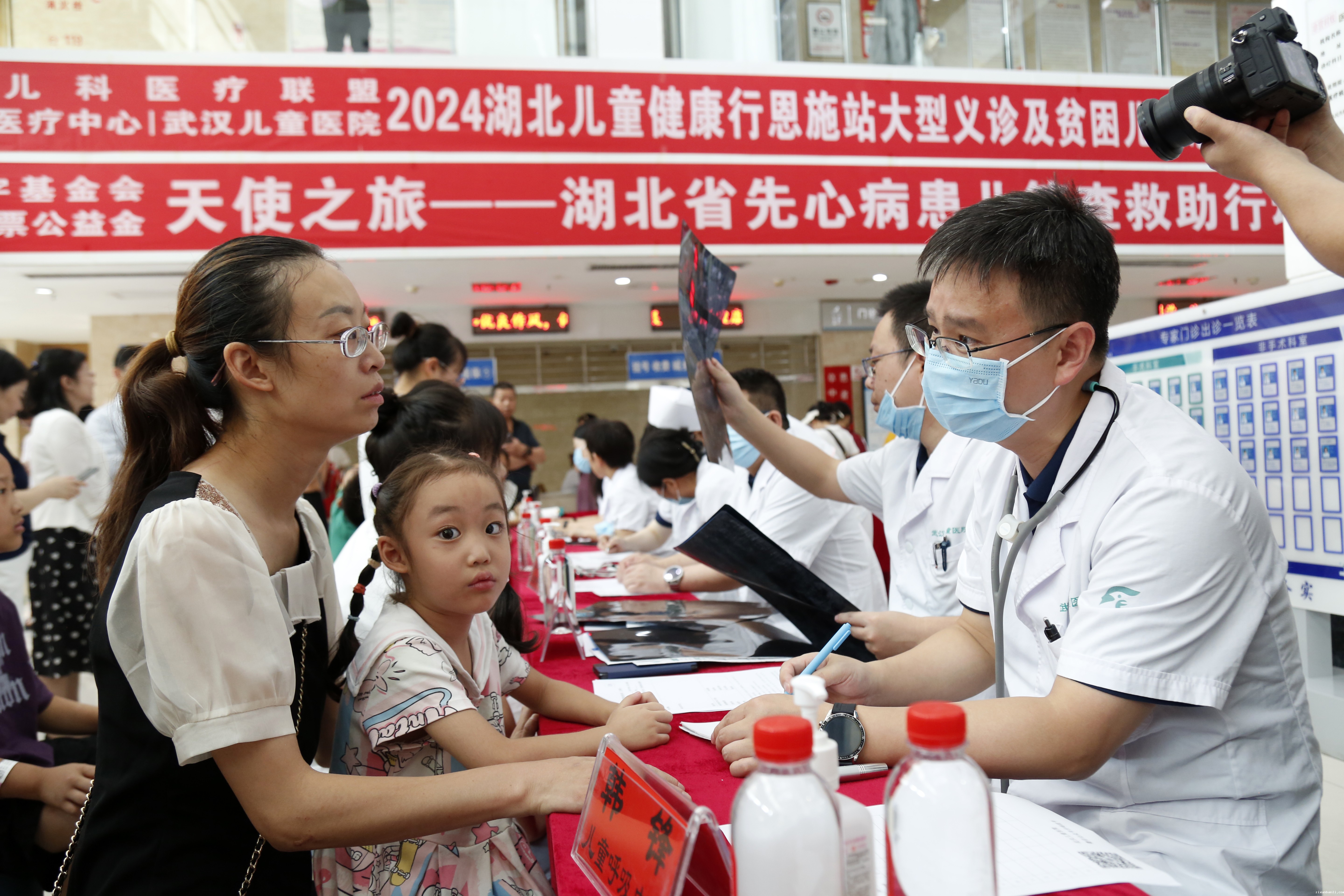 湖北开展“天使之旅--先心病患儿筛查救助行动”.JPG
